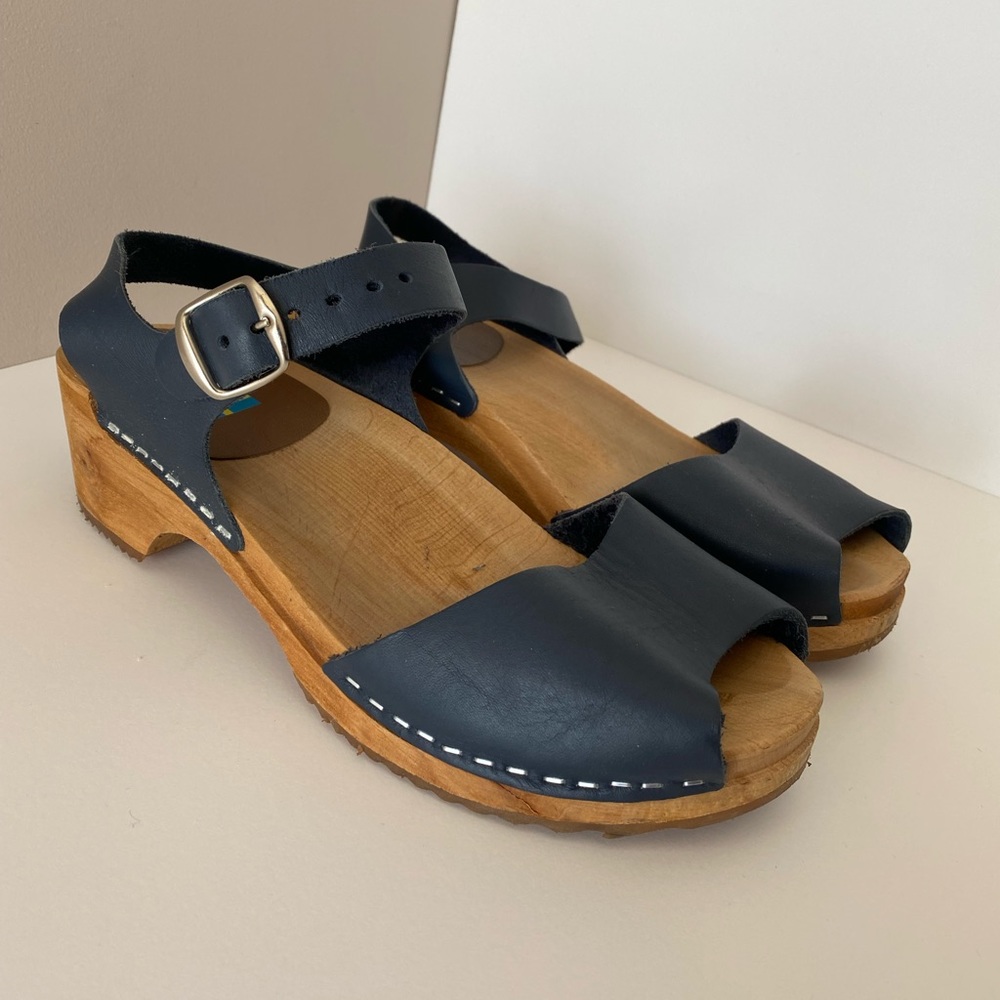 Mia Sweden / modcloth navy clogs real leather